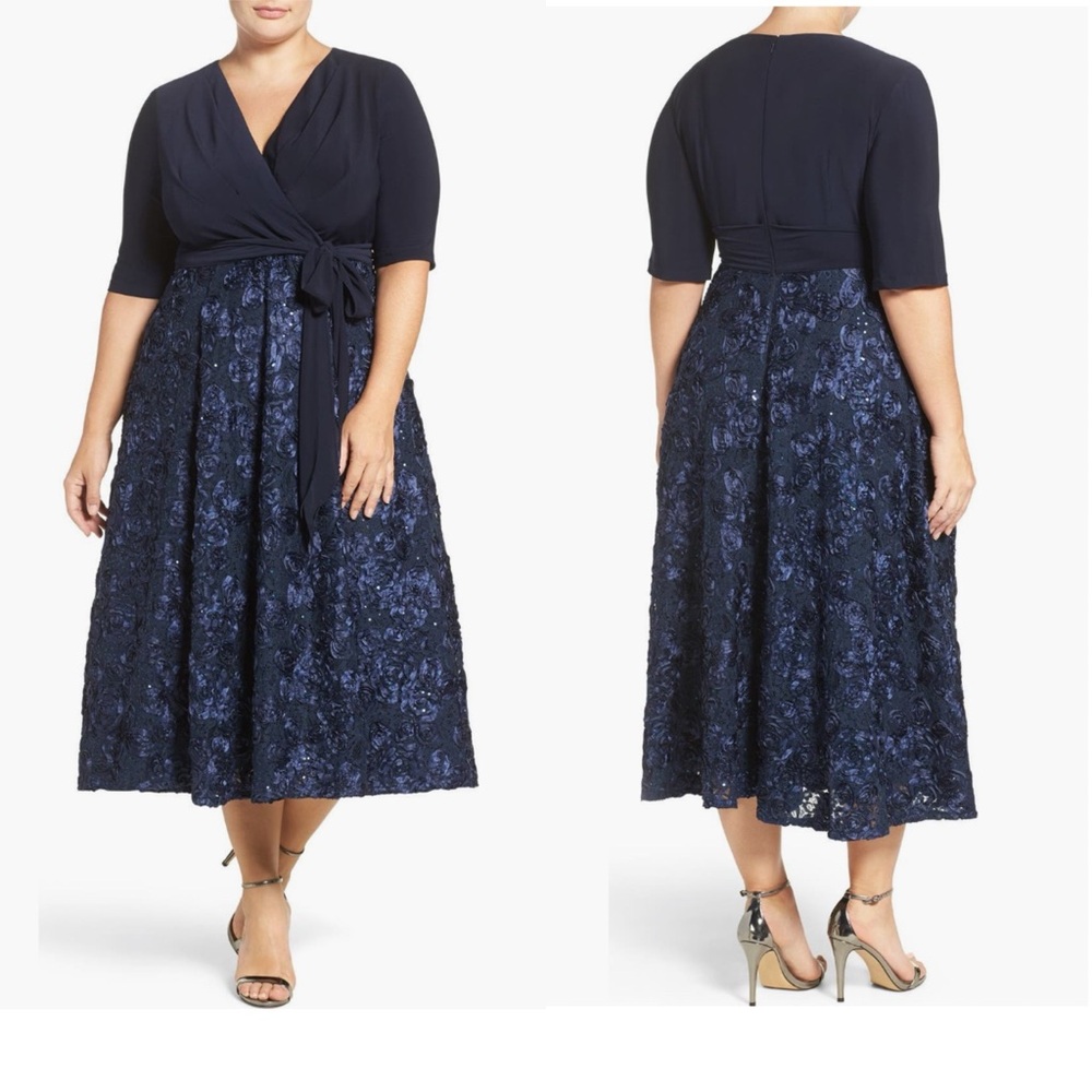 Alex Evenings Plus Size Surplice
Rosettes Dress - Navy Blue Size 18W or 22W - Picture 6 of 13